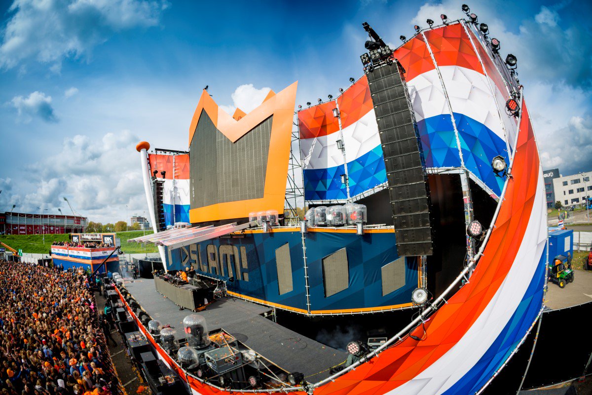 AZAlkmaar's tweet image. 👑 King&apos;s Day 🇳🇱

🔶 AZ wenst iedereen een gezellige Koningsdag 2018 toe!

#Koningsdag2018 #SlamFM