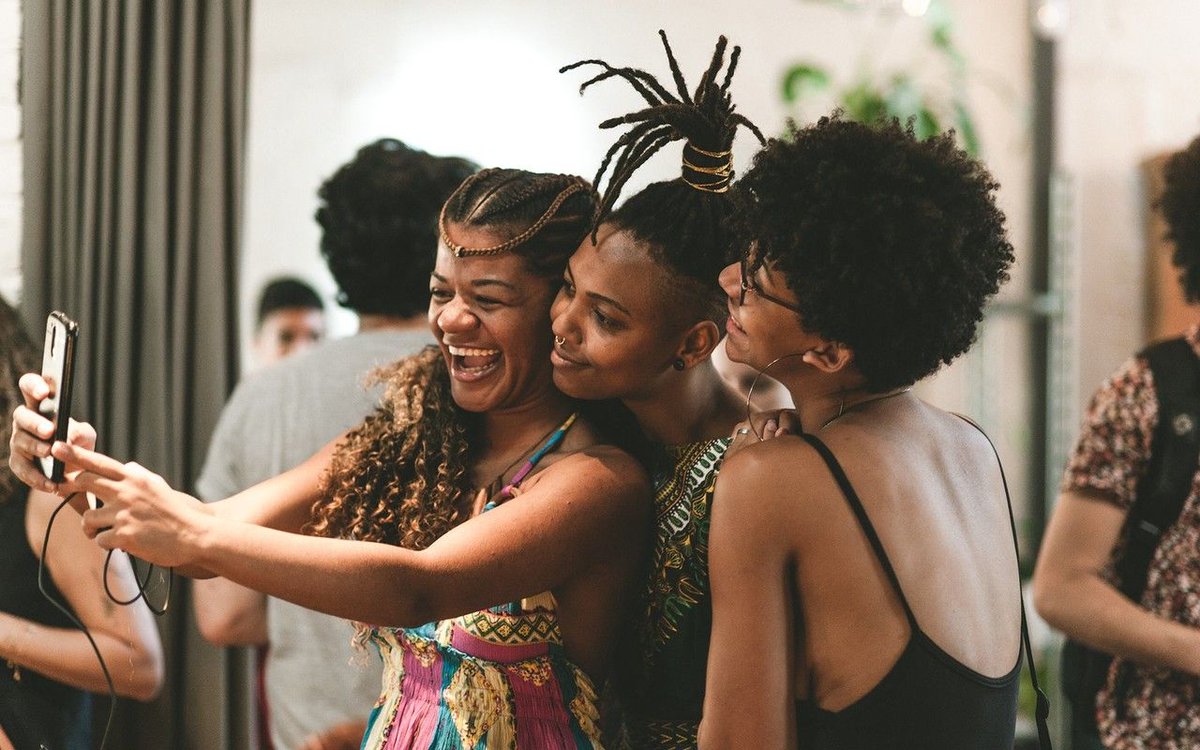 sofarsounds's tweet photo. We're proud to present our brand, spanking new blog, Liner Notes, where we'll be sharing incredible moments, unforgettable highlights and interesting profiles from #SofarSounds cities around the world. Check it out here: https://t.co/kirRwyeOVH ✍️

📸: Leonardo Sang https://t.co/W320zQiMlw