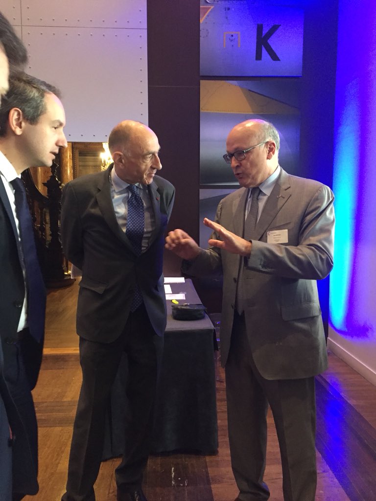 Les_CCE's tweet photo. Le #ClubCCE reçoit aujourd’hui @Jmjanaillac @airfrance : agir sur les recettes et les coûts en montant en gamme, utiliser la digitalisation pour personnaliser le service client et étendre et renforcer les partenariats dans le monde https://t.co/qvHRCwU14T