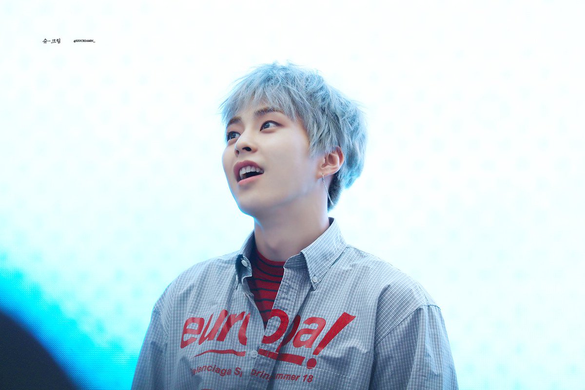 180422 고양스타필드 CBX 팬싸인회 

2층에 있는 에리들 한분한분 눈에 담는 예쁜 요정님ㅠㅠ.....쏘쓰윗💙❤💚눈에 꿀떨어진다구요!! 시우민최고야

#시우민 #김민석 #EXO_CBX #xiumin
<a href="/weareoneEXO/">EXO</a>