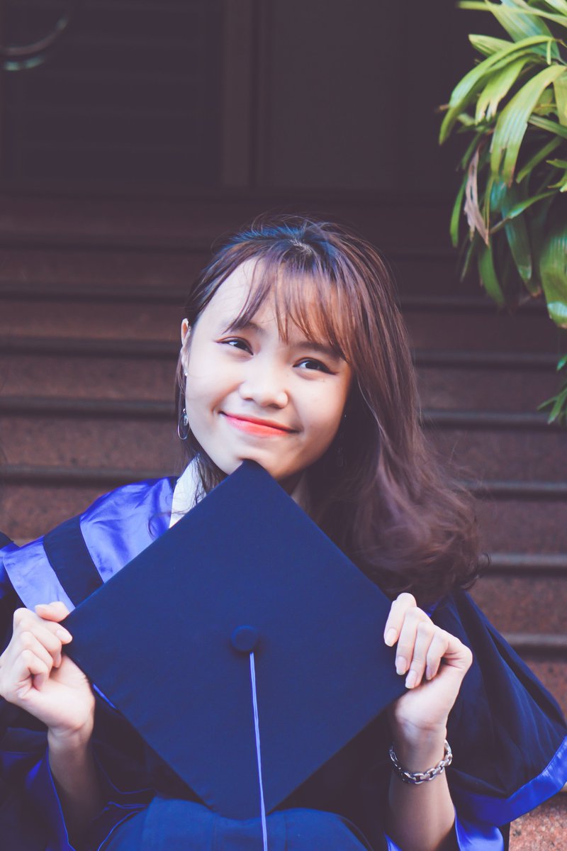 truclinhvietnam's tweet photo. Youth has no age
#graduated
#ftu2
#saigonese
#girl
#truclinhnguyenhoang
#photography
#Smile https://t.co/MhKlQP7Hie