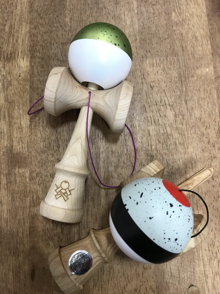 macmodel2100's tweet photo. Today's setup 
・sel tama x maple primeken 
・V11 tama x homegrown Ash Ken
#Sweetskendamas #kendama #Sweetsprime https://t.co/v2iT57yqDV