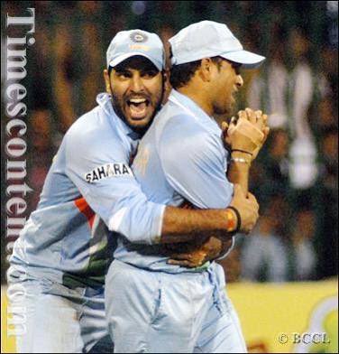 YUVSTRONG12's tweet photo. Gotya master its time for cake 🎂😜 wishing you a very happy birthday lots of love and best wishes always 😘🤗 @sachin_rt #HappyBirthdaySachin https://t.co/jCQgWFdCNG