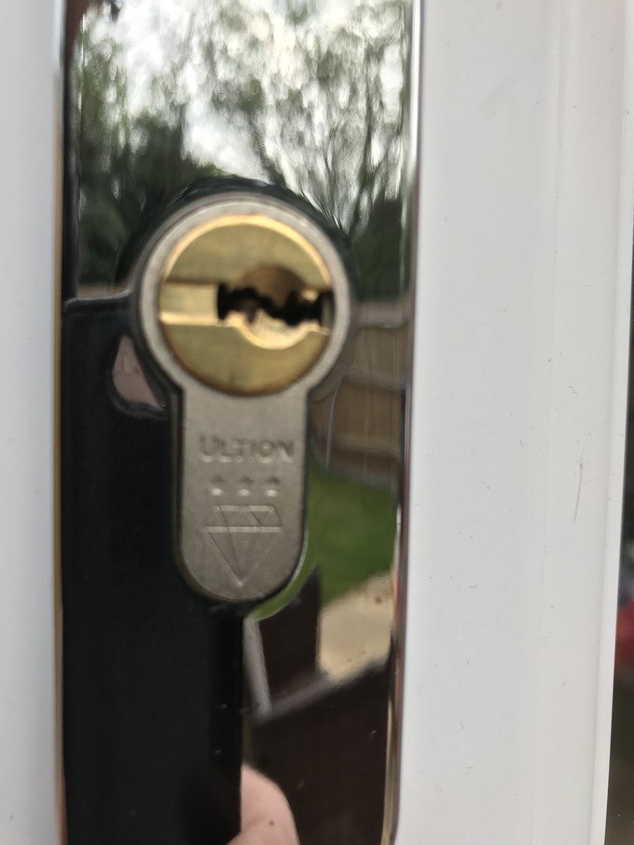 Never rely on the sacrificial cut on a 1 Star Euro Cylinder “hence why its not rated 3 Star”....Still it made my job a lot easier in this “Lost Keys” situation so a big thanks to UAP 👍🏻, there is now an Ultion 3 Star jobbie in its place #brisantsecure #ultion #knoxlocks