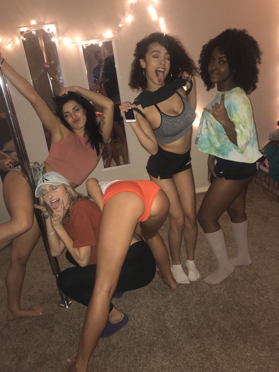 Y’all I’m hanging with the baddest bitches and they my besties #blessed <a href="/RaveCave_/">Raven</a> @_Britneyybitch @SilveyMina <a href="/LeannaHiggins_/">Leanna Higgins♡</a>