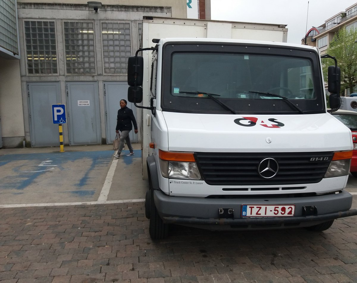 Quand <a href="/G4S_Belgium/">G4S Belgium</a> squatte 1 place reservée aux personnes #handicapées et que ses employés m' insultent quand je leur dis que ce n est pas sympa pour les autres de se garer là. "Vous avez pu vous garer, non ? Alors fermez votre gueule". Devant <a href="/DelhaizeFR/">Delhaize FR</a> de fré ce matin.@unia