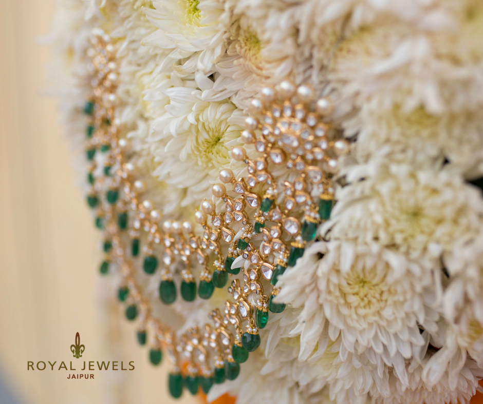 Spreading the Bloom is our #Handcrafted Emerald & polki necklace from the House of #RoyalJewels.
.
.
.
.
.
#TheWorldofJadau #TheBridalSaga #BridalSaga #TheRevivalofNizamEra #JewelleryTrends #JewelleryforHer #GreatIndianWeddings #Bridetobe