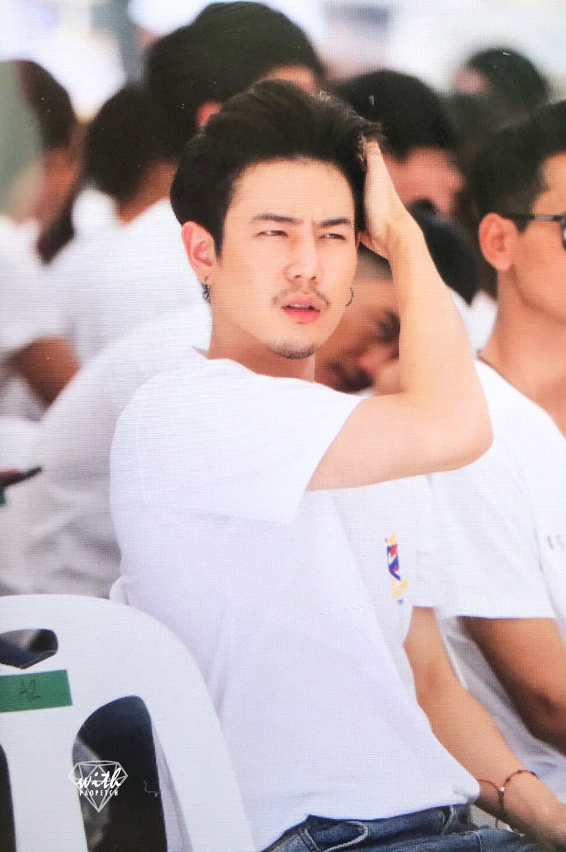 with_paopetch's tweet photo. ฮ็อตมากกกกก ทั้งอากาศทั้งคน กายใจละลายไปหมด ฮื้ออออออ 😭😭😭💘💘💘 #หนูรู้กไม่มีร้าวว 🤣🤣🤣 #ฮ็อตมากอะไรมาก #เผ่าเพชรคนฮ็อต2018 #Preview #paopetch_viii #งานบวงสรวงซีรี่ส์GGEZ #เผ่าเพชร https://t.co/ZewqWZ3Xaw