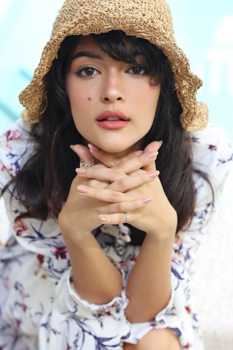 same_store's tweet image. อัพลุคให้ดูสดใสในซัมเมอร์นี้ ด้วยหมวกสานกับเดรสลายดอก และคอมพลีทลุคด้วยลิปสติกสีชมพู เบอร์ 311 สวีทเบจ แค่นี้ก็สวยพร้อมออกไปท้าแดดแล้ว! ☀️ 

ราคา 359 บาท ใครจัด 3 สี มีโปรลดพิเศษให้ 10% ไปเลย !!
💌 ส่งฟรี! ลงทะเบียน / ส่ง EMS 30 บาท
สั่งได้เลยใน DM หรือ Line@ : @same.store