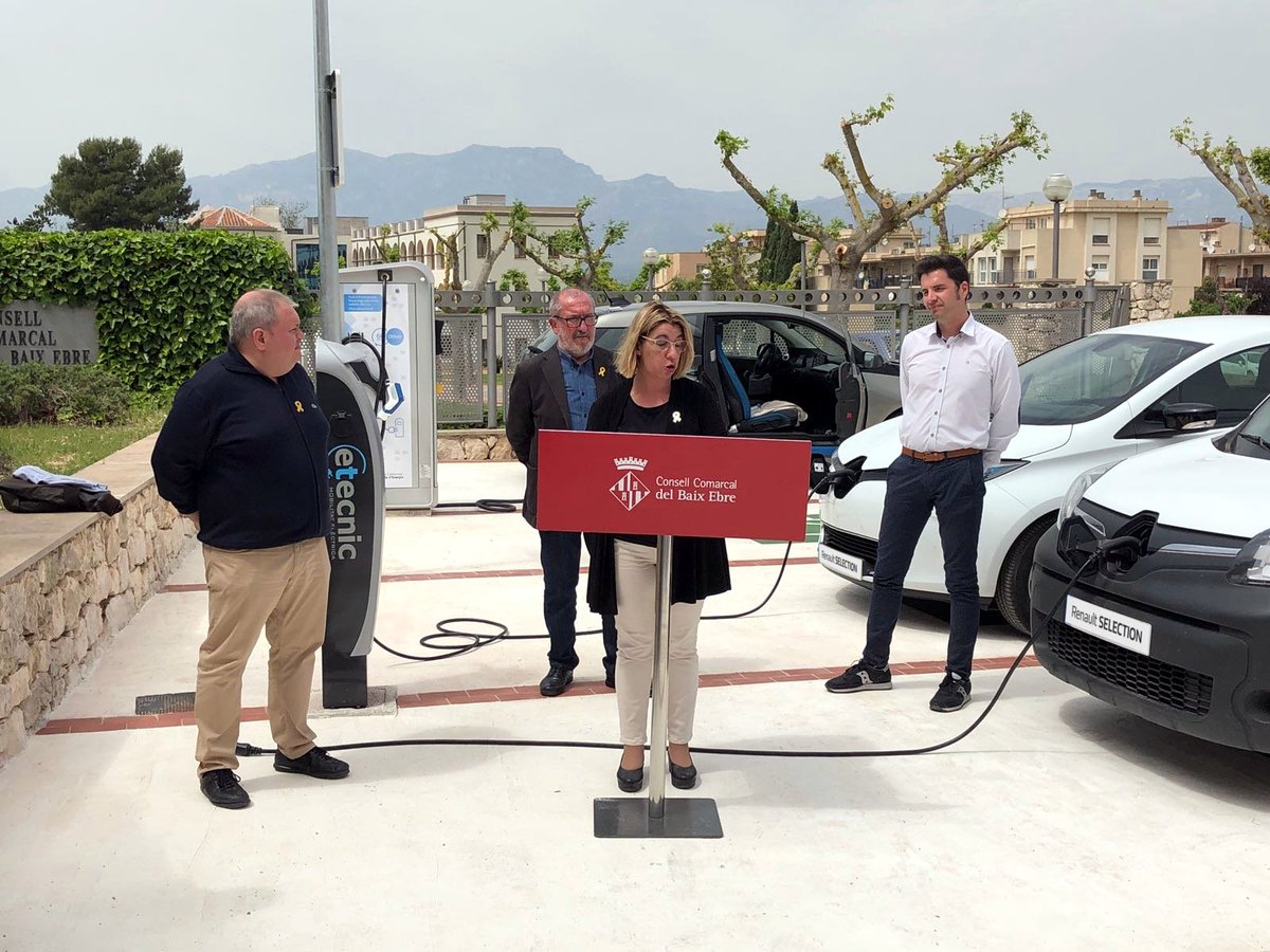 El Consell Comarcal Baix Ebre inaugura nova estació recàrrega vehicles elèctrics.
<a href="/RenaultJGARAU/">Renault J.GARAU</a> no hi podia faltar amb els models elèctrics Renault ZOE i Kangoo Z.E.!
Amb una clara aposta pel vehicle elèctric, us convidem a conèixer i provar els nostres vehicles 100% elèctrics!