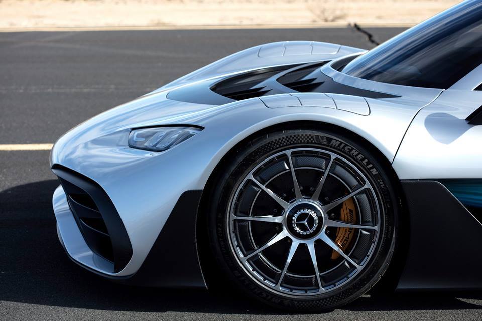 MercedesAMG's tweet photo. A future without performance? Unthinkable. Enjoy the jaw-dropping details of the #MercedesAMG Project ONE Showcar. #AMGProjectONE #ProjectONE #DrivingPerformance 

📷: @jglynnsmith https://t.co/Q1ErFn9EnK
