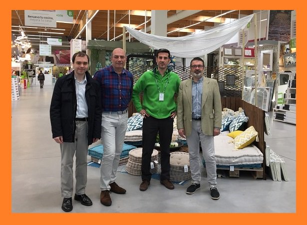 LanzaComVA_17's tweet photo. Gracias a @leroymerlin_es Valladolid y a su resposable de #RRHH Raúl Senovilla por su recibimiento y su interés por colaborar con nuestra lanzadera de #empleo ,y en las futuras, en forma de charlas o talleres.
#Comercio #Lanzaderas
https://t.co/lmDOCJuXNx https://t.co/3BaKGsUFVf