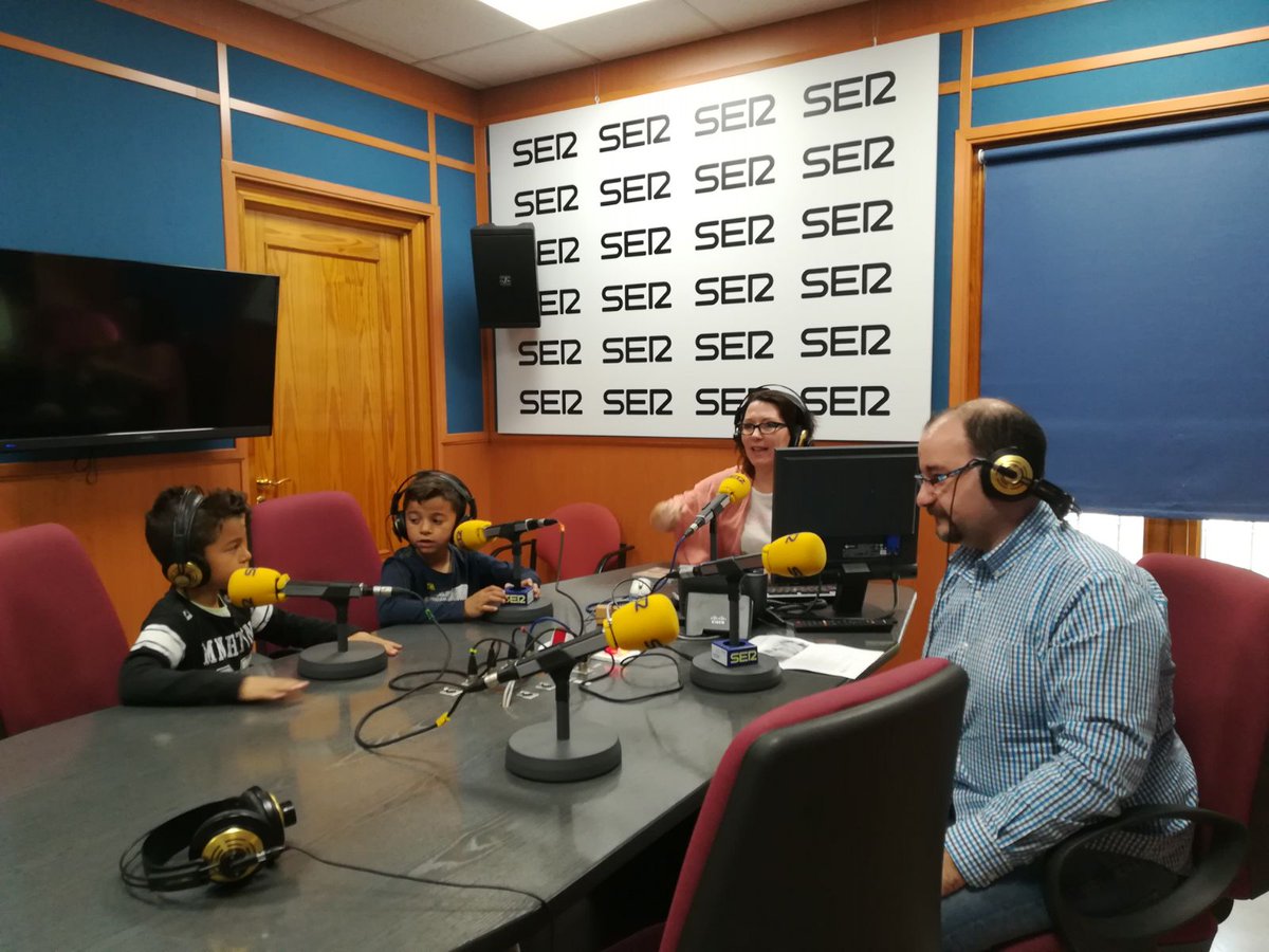Estamos muy felices presentando "Cinco Hermanos" en el programa #HoyporHoy de <a href="/La_SER/">Cadena SER</a> 😊😊