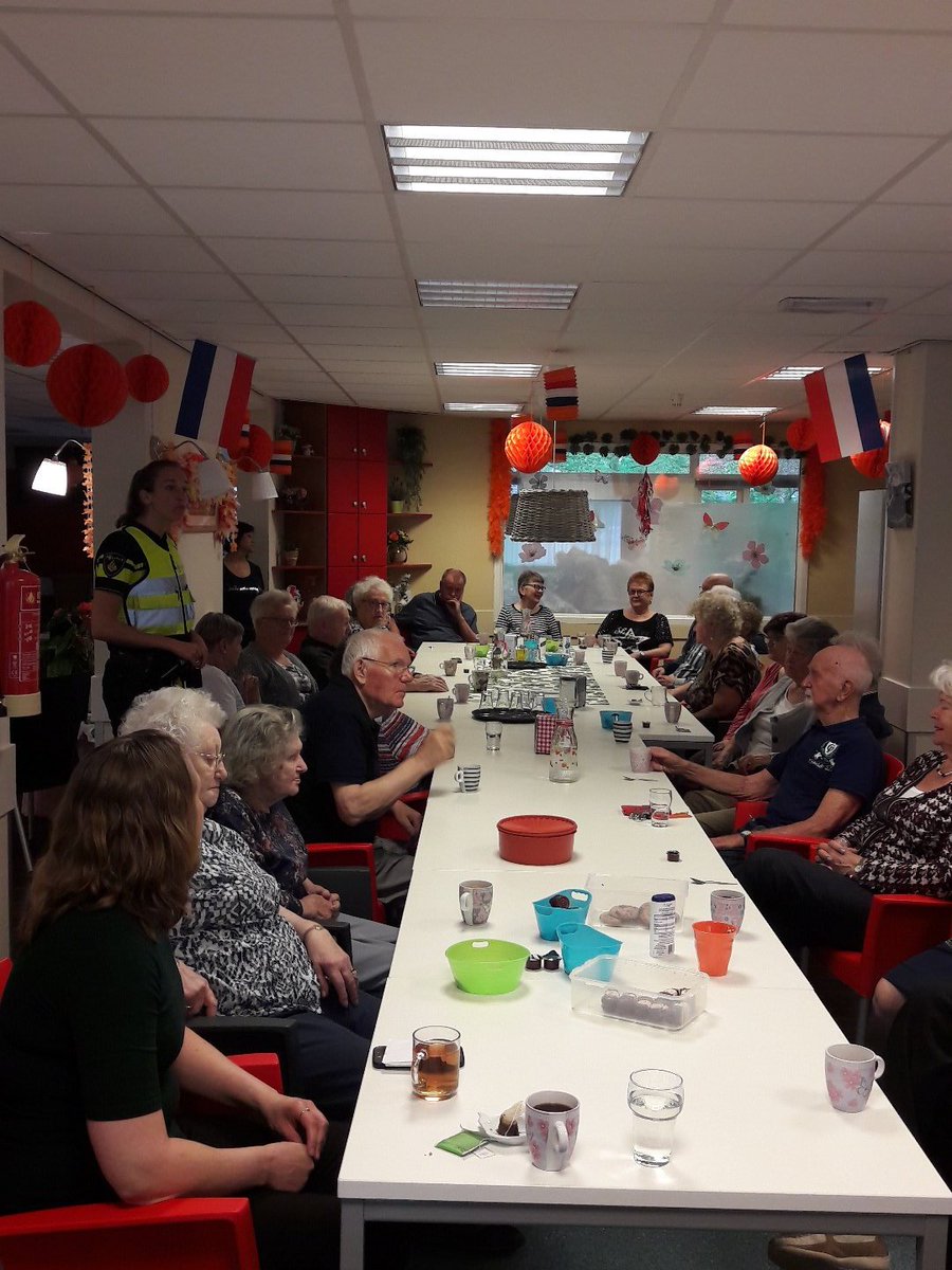BiancOost's tweet photo. Presentatie veiligheid bij de driestad door @Wijkagt_Claudia wat een grote opkomst https://t.co/YdHQQVQVGK