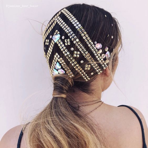 BangstyleTweets's tweet photo. Janine Ker (IG @janine_ker_hair) is behind #Coachella's hottest #festival trend! https://t.co/EMeX3h3rMi https://t.co/4Cpco3zcq0