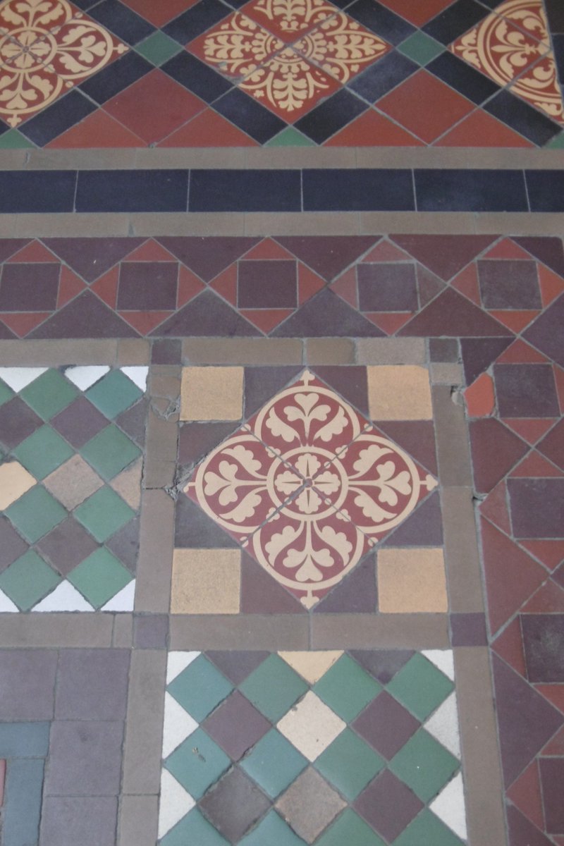 5thLackey's tweet photo. #TilesOnTuesday in the original main entrance to #LeedsGeneralInfirmary 1863-69 by #GeorgeGilbertScott Walls originally #stencilled in tile like pattern. Overall effect must have been magnificent but #HighVictorian grandeur survives. https://t.co/O7yHIGg3Cq