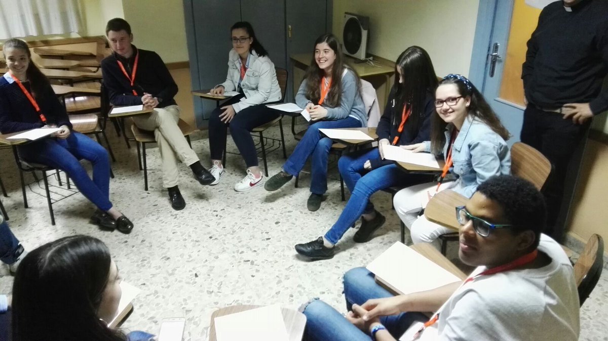 DelejuMadrid's tweet photo. Así de bien, se lo pasaron los jóvenes en los #ParlamentosdelaJuventud de la #Vicaria5🤗 Ahora, ¡A por el #ParlamentoDiocesano!⬅️¿Ilusionados? #ComienzaContigo https://t.co/KegH2P66Of
