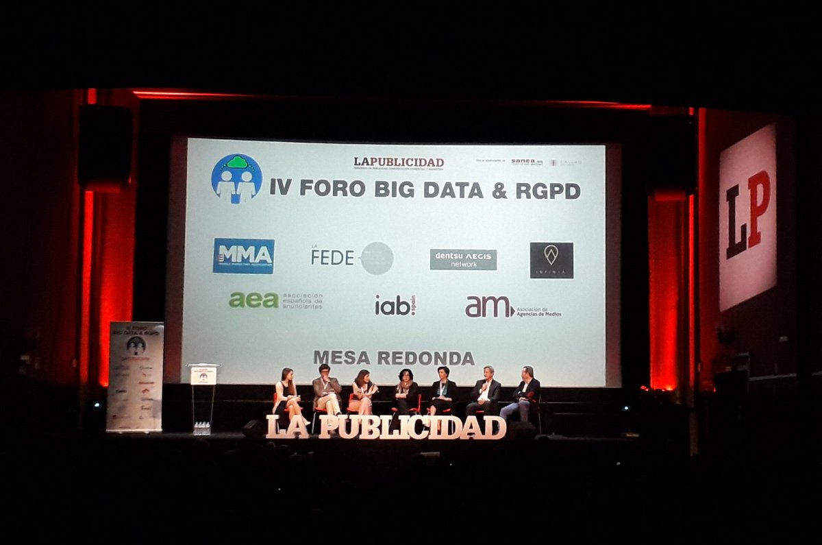 dentsuESP's tweet image. María Castellanos @mcastellanos, Head of @DentsuAegisES Data Company Integration, modera la mesa redonda del #forobigdata sobre la adaptación a la nueva RGPD, que entra en vigor el 25 de mayo @PdelaPublicidad #protección #datos