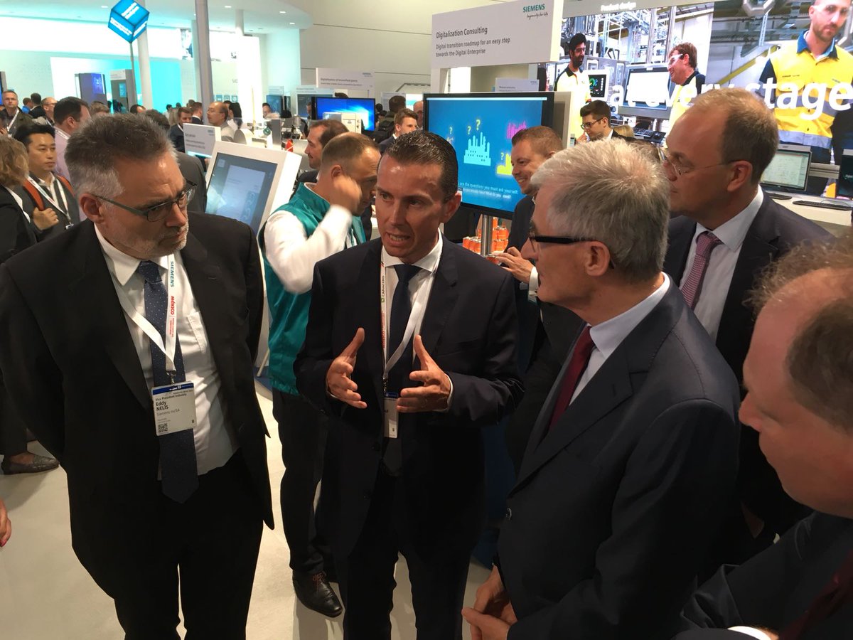 TvEeckhout's tweet photo. Fascinating discoveries #HM18 #unlockthepotential #MindSphere @siemens @geertbourgeois https://t.co/T6OLiXBdNb