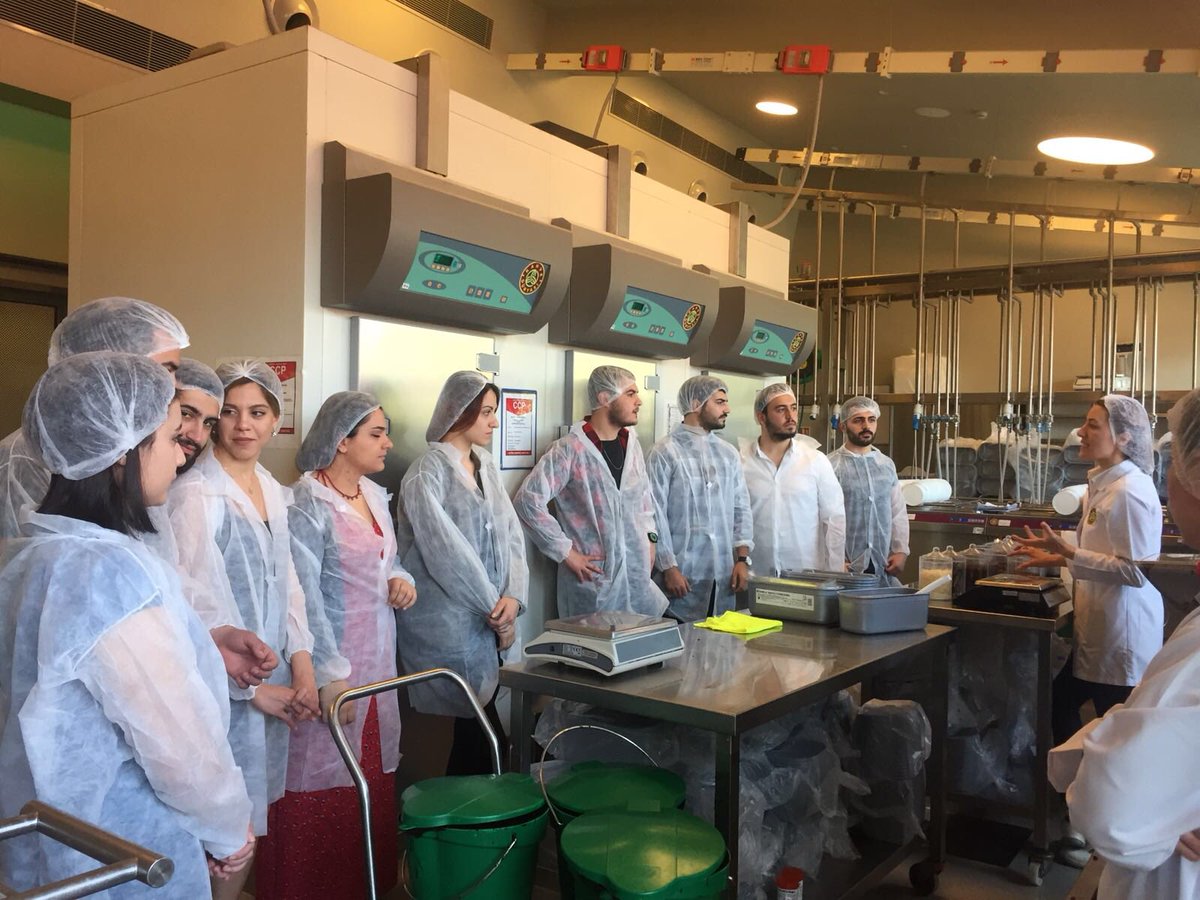 BeykentEMK's tweet photo. Kavhe Dünyası Kemerburgaz Fabrikası Teknik Gezimiz gerçekleşti.Arkadaşlarımızın merak ettiği sorular cevap buldu. Ev sahipliği için @kahvedunyasi ’na çok teşekkür ederiz.İkincisi 26 Nisan’da gerçekleşecek gezimiz için #takiptekalın ✌🏼 https://t.co/jLGHvkepPU