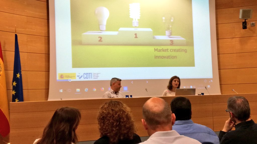 EstherPiB's tweet photo. @eCasado_CDTI y @echarri_javier hoy en @infoRMurcia, dando a conocer las novedades de @H2020SME 2018-2020: Proceso de #highgrow para #pymes innovadoras 🚀 https://t.co/TnJM7y0Xj2