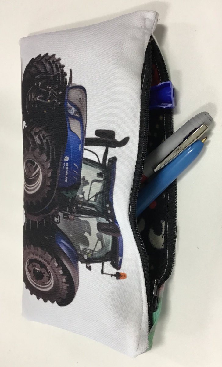 First few year 9 printed pencil cases off the production line and fit for purpose.
#dttextiles #sublimation