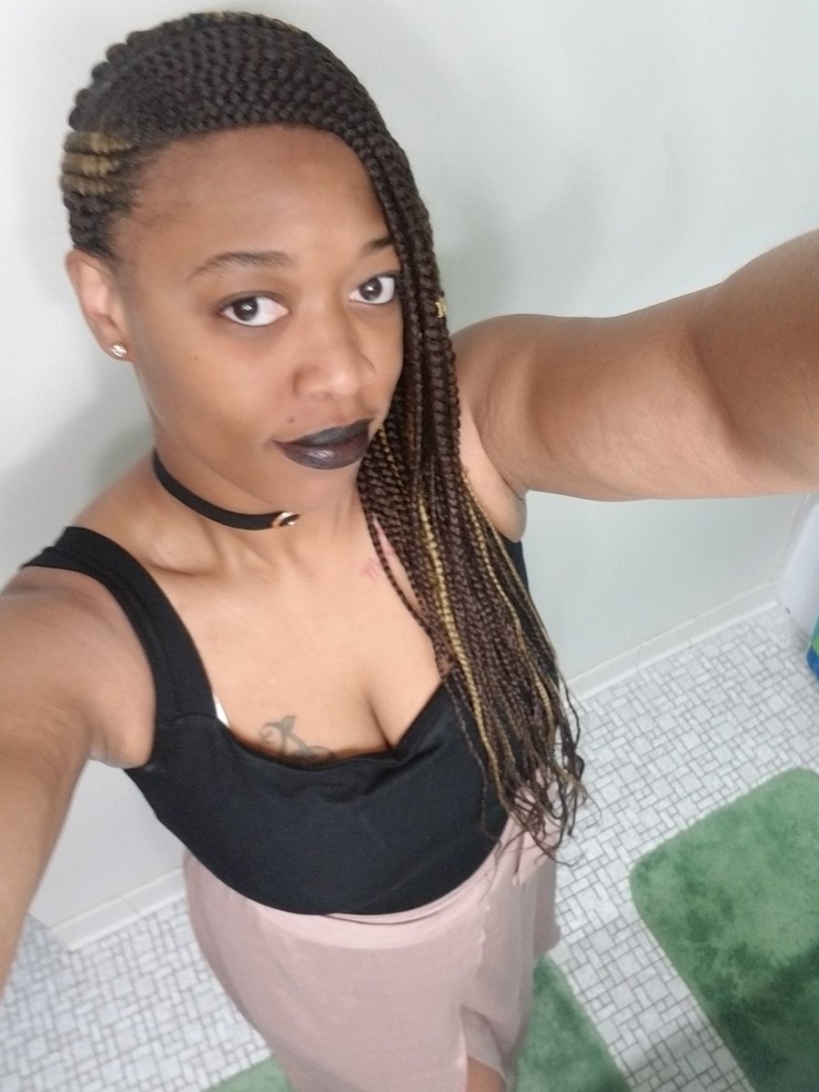 MisDiamondD's tweet image. Suns out legs out, in that order!