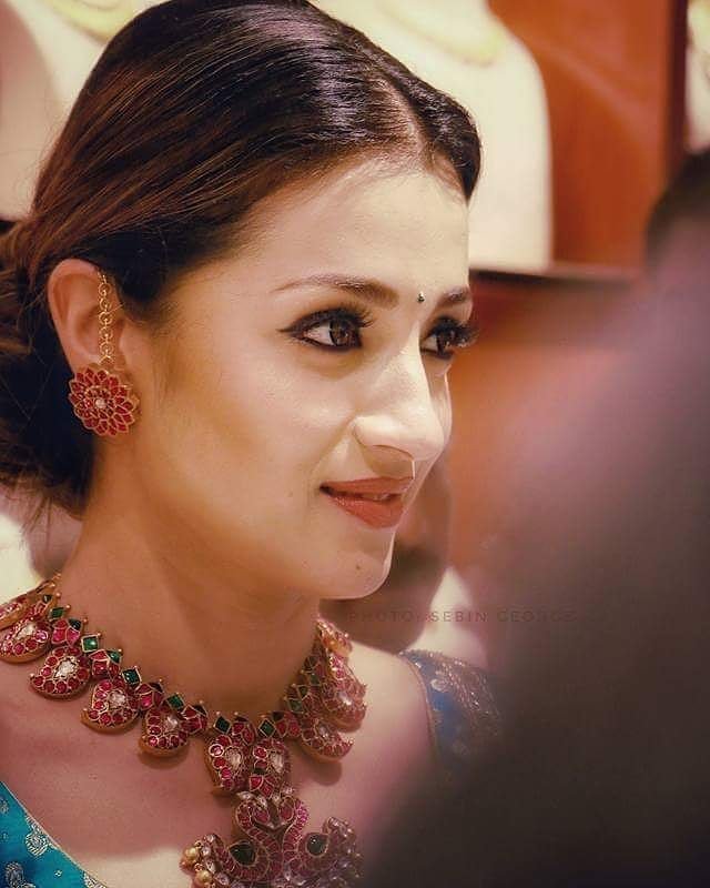 TrishaBloodz's tweet photo. Gorgeous pics of Evergreen @trishtrashers at Kottayam showroom launch! ♥ https://t.co/hXmrt4MF17