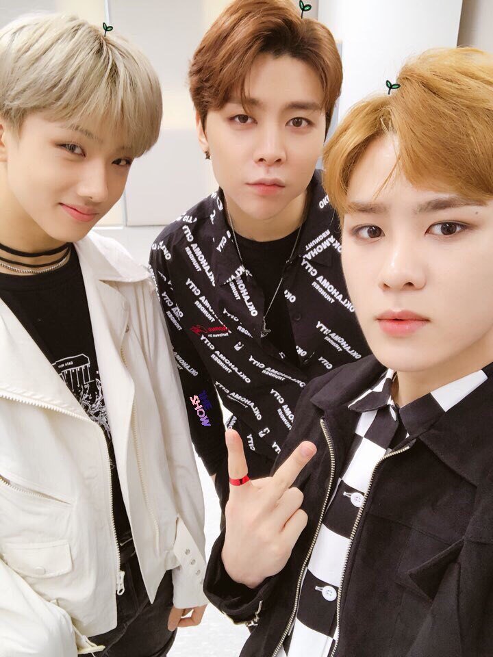 theshow_offcl's tweet photo. [★146회 더쇼 초이스 후보①] 더쇼를 뒤흔든 퍼포먼스 최강자들🌱엔시티 덕분에 더쇼는 아직 살만합니당💚 #NCT2018 #BlackonBlack #더쇼 #THESHOW @NCTsmtown https://t.co/gyedKIxu8s