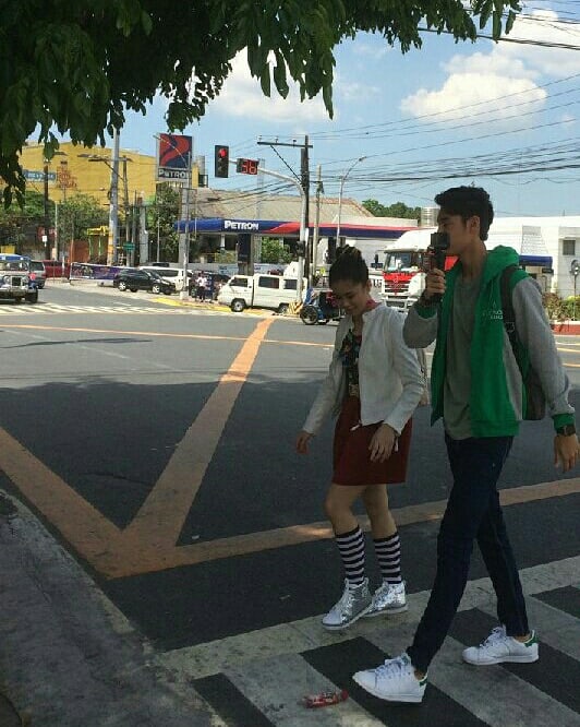 TEAMofDONNY's tweet photo. #WalwalMovie Day ten with @donnypangilinan &amp; @delavinkisses 

(c)  @TeamKissesOFC 

#DonKissOnWALWAL https://t.co/klCth0D88v