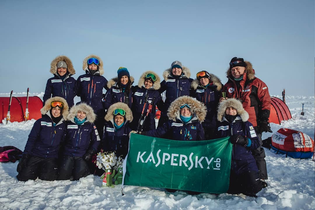 kaspersky's tweet photo. Yes! They made it and in advance! The brave participants of the Women's Euro-Arabian @northpole2018 expedition - supported by @e_kaspersky and @kaspersky - skied the last degree to North Pole: 82km in 7 days!
😊😎😉
📸@avdeev
#northpole2018 #kasperskylab https://t.co/l9Lkxrrb8M