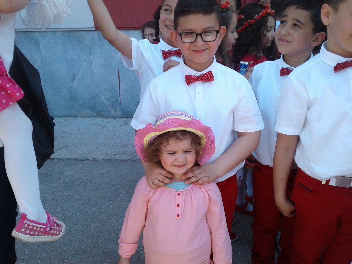 "Ne bayramı!
 
Biz annesiz kutladık 23 Nisan'ı.

Allah'ın adaletine sığınıyoruz.

Rabbim biliyor herşeyi..."

#23NisanKutluOlsun