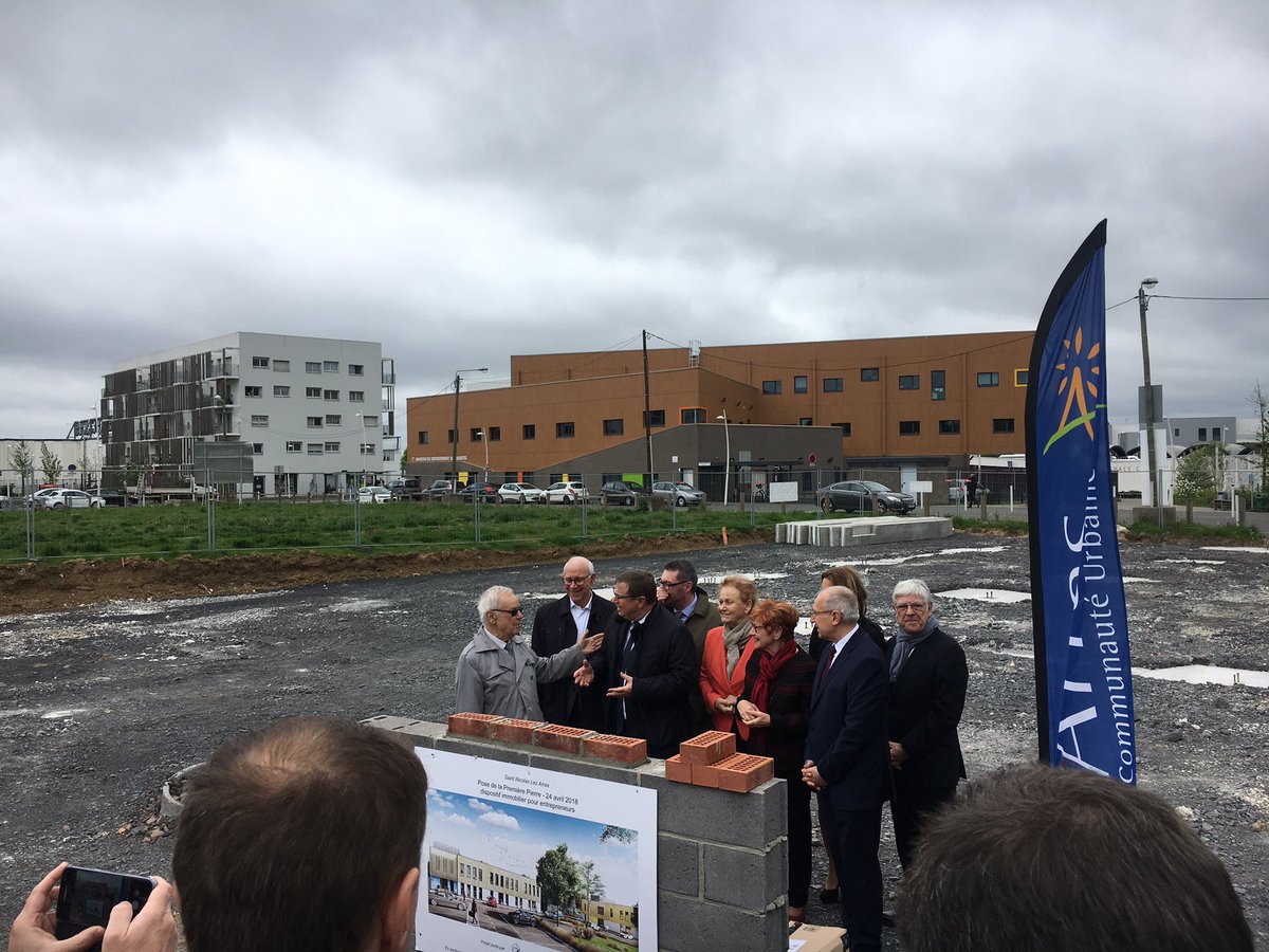 SMOKEDQGQ's tweet photo. Pose ce matin de la première pierre du futur bâtiment dédié à l'entrepreneuriat, partagé entre @bgehdf et @franceactive Pas-de-Calais et au cœur des Nouvelles Résidences, quartier en politique de la Ville de Saint-Nicolas-les-Arras https://t.co/ZnpLmSStlE