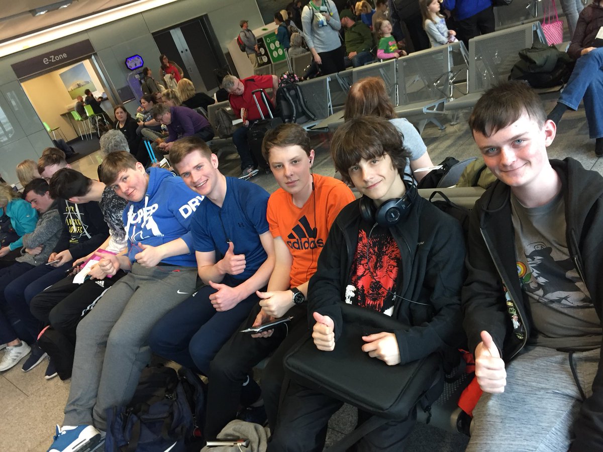 KinsaleComSch's tweet image. All set for departure. Kentucky, USA 🇺🇸 here we come. TY students @KinsaleTY set for the trip of a lifetime @VEXRobotics