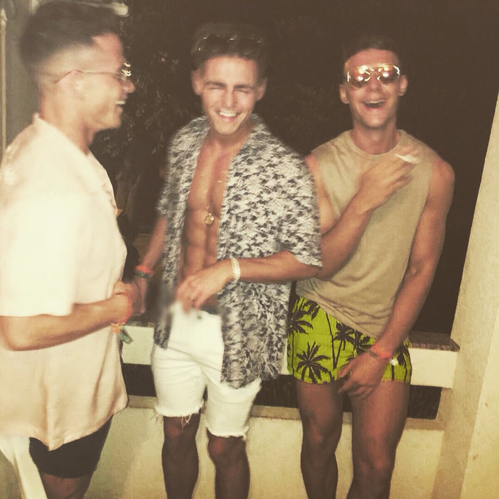 Mattdade7's tweet photo. Happy birthday @Brandon7Carter have a good one🕺🕺 https://t.co/ZcxHFVU5wF