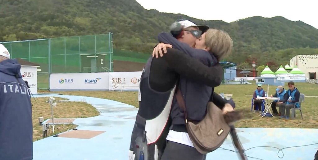 Complimenti a Mauro De Filippis che in Corea del Sud conquista l’ORO nella Coppa del Mondo di tiro a volo nella finale maschile di #trap. Fantastico!