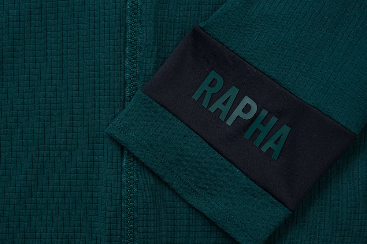 rapha's tweet photo. Keep your cool. Tested in the world’s hottest and most humid riding climates, the new Flyweight collection is made to take the heat: https://t.co/aFj9INBfiT https://t.co/maba6lzpGY
