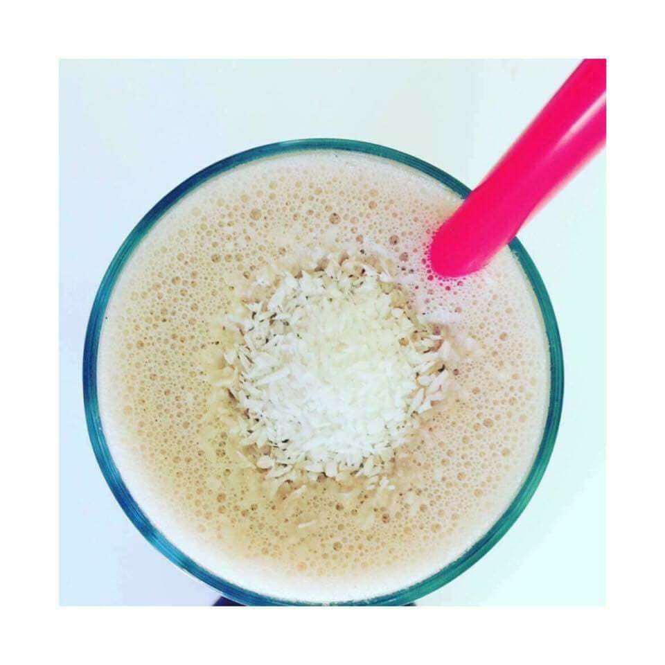 96laurawells's tweet photo. Shake today is a coconut and banana! 💓
Put some ice in it which gives it a creamer texture!
Yummy! Quick and easy and perfect for the school run! 😀😀😀#HealthyFood #fruits #School https://t.co/nx74iiOASd
