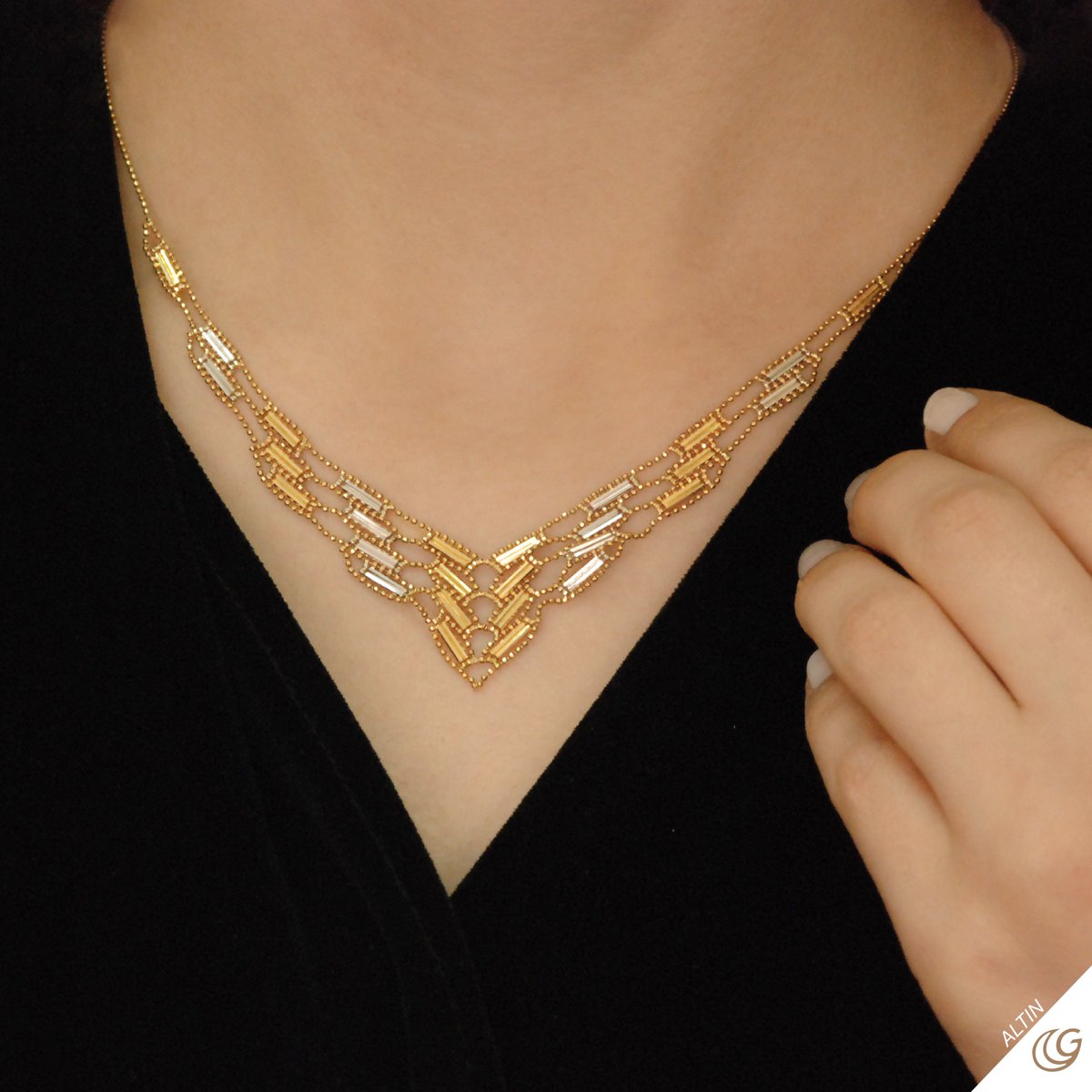 Zarif Tasarımıyla Kendine Hayran Bırakacak...
🔷Kapalı Çarşı:17 Osmangazi / Bursa 
🔷Altınşehir Mh. Ahmet Taner Kışlalı Bulvarı 163 Sk. No: 38/A D:11 Nilüfer / Bursa
🔷 gencay.com