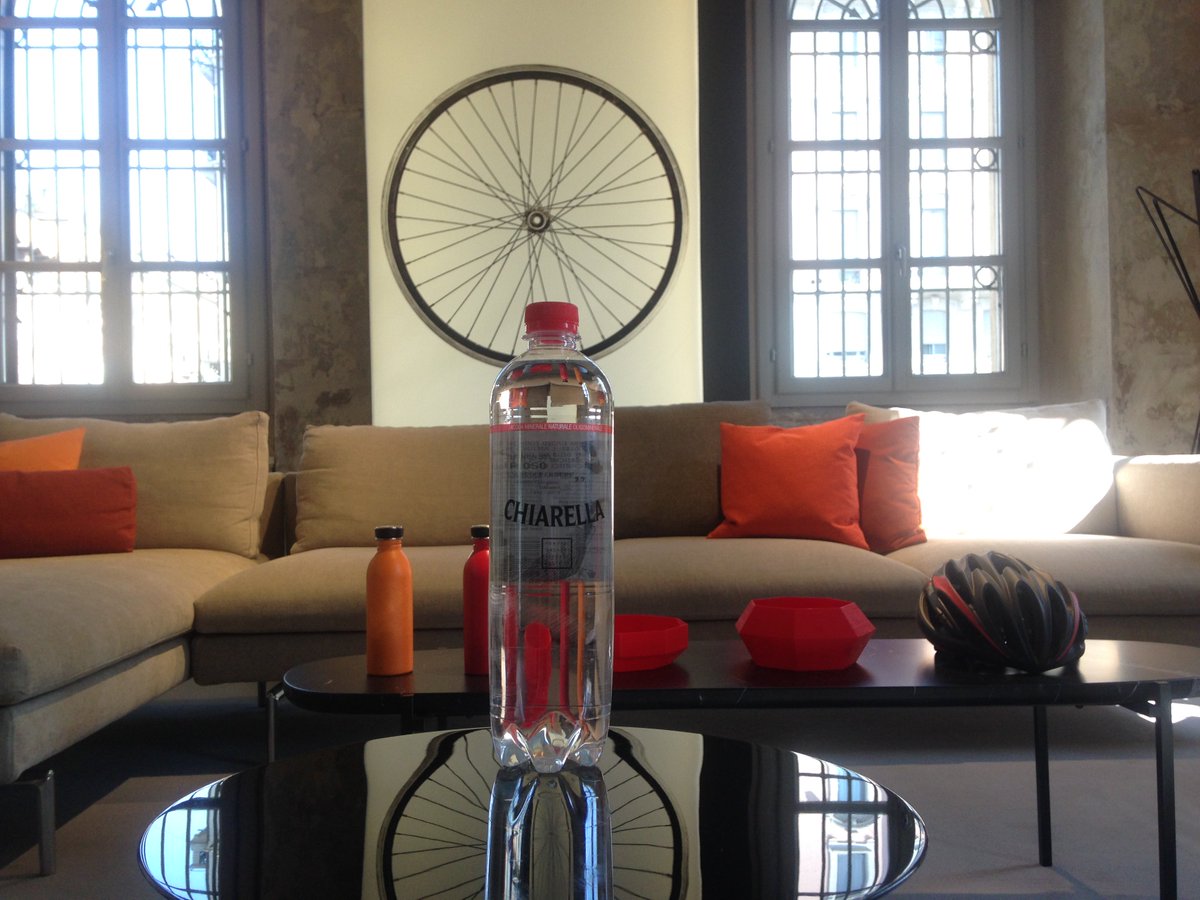 acqua_chiarella's tweet photo. Anche quest'anno termina in grande la #DesignWeek.
Ecco alcune foto della nostra #Zero66, a spasso per gli #showroom milanesi. 
E voi? Siete riusciti ad incontrarla? ;) https://t.co/SylOOsutut