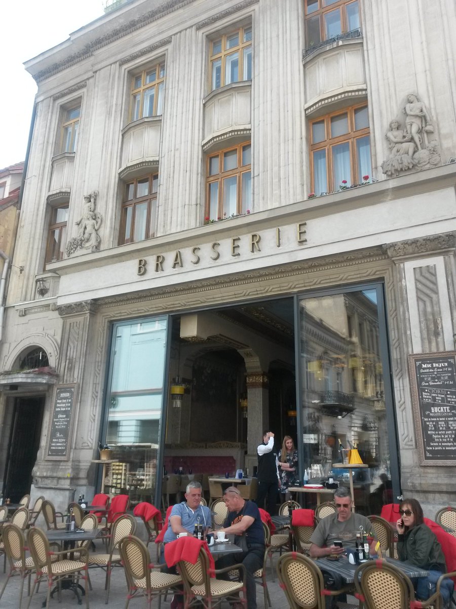 KilienStengel's tweet photo. Promenade gourmande à Brasov, capitale de la Transylvanie, à l'occasion d'un programme Erasmus sur les techniques culinaires @IEHCA_Network @UnivTours #villedeTours #CfaTours https://t.co/CnKWGBxTO6