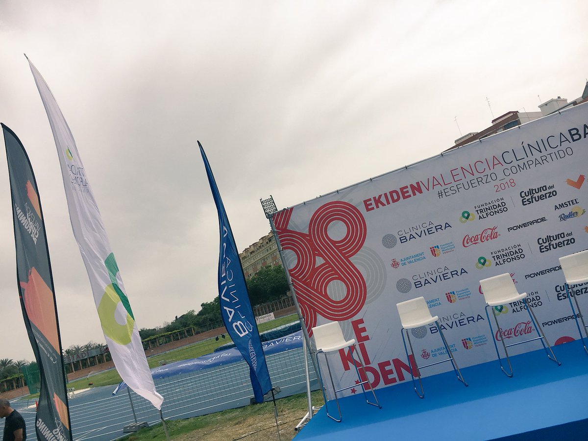 A punto de arrancar la presentación de #EkidenValencia @clinicabaviera 2018... ¡Esto ya está aquí! 

👏🏻👏🏻👏🏻🏃🏻‍♂️🏃🏻‍♂️🏃🏻‍♂️🏃🏻‍♀️🏃🏻‍♀️🏃🏻‍♀️

#Esfuerzo_Compartido