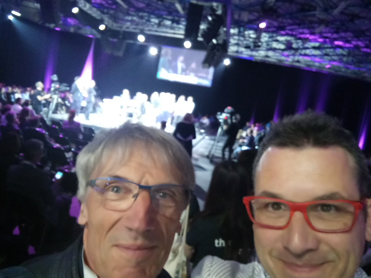 marcperennes's tweet photo. Derriere @MichelCoster sur scene pour le 1er prix des porteurs de projets #PECONNECT 2 de ses disciples #earlymakers @EMLYON #MSEntreprendre Bravo @VertuFood & bravo Michel ! - cc. @A_BELL_Research #fruitsetlegumes https://t.co/E0B5ZjyOZ5