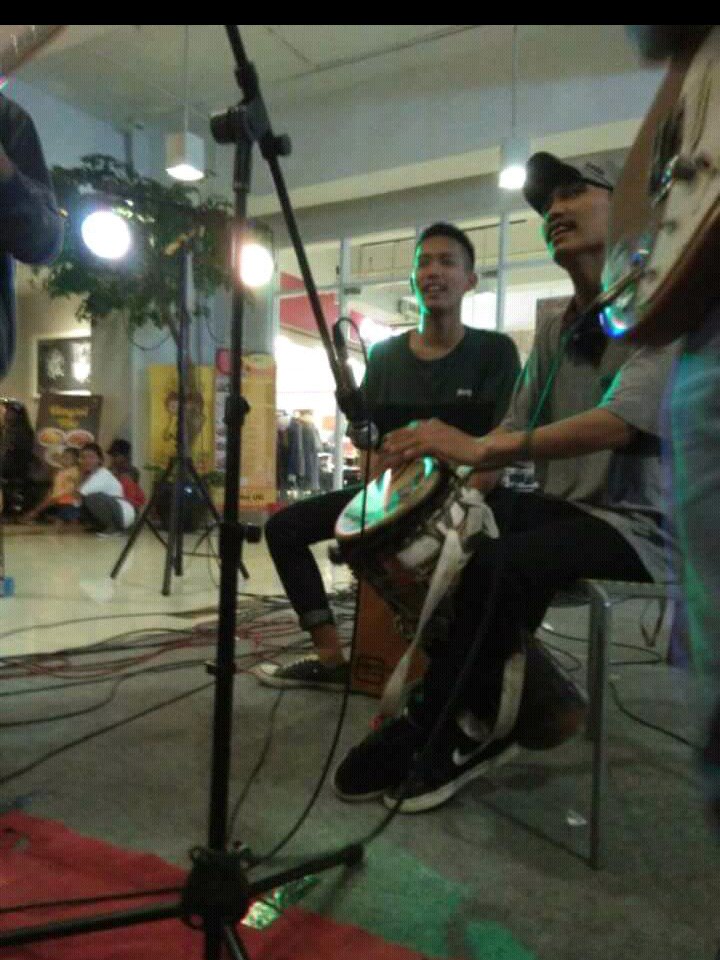 bobsizeband's tweet photo. Gelitik #bobsizefamily #reggaeindonesia https://t.co/bHH93mskHv