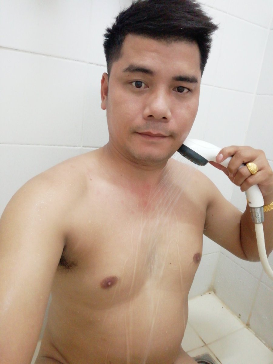 NChumpae's tweet photo. ร้อนต้องแช่น้ำ มาสิ https://t.co/tB9L4sPLM1