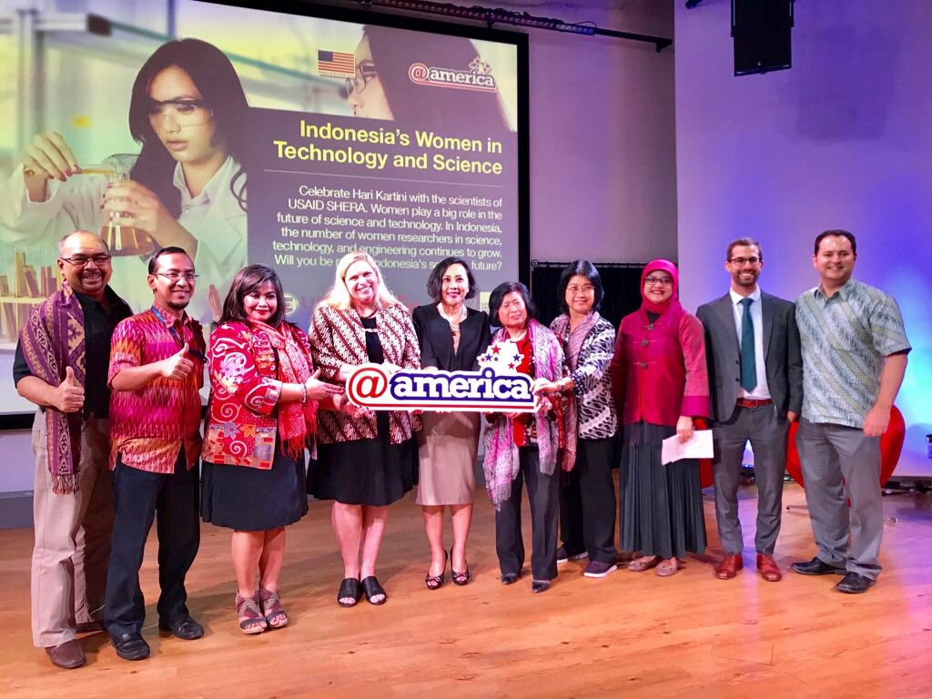 jalueleven's tweet image. A great Kartini event by discussing Indonesia’s women in technology and science today #penelitianshera @america #usaidindonesia #kemristekdikti