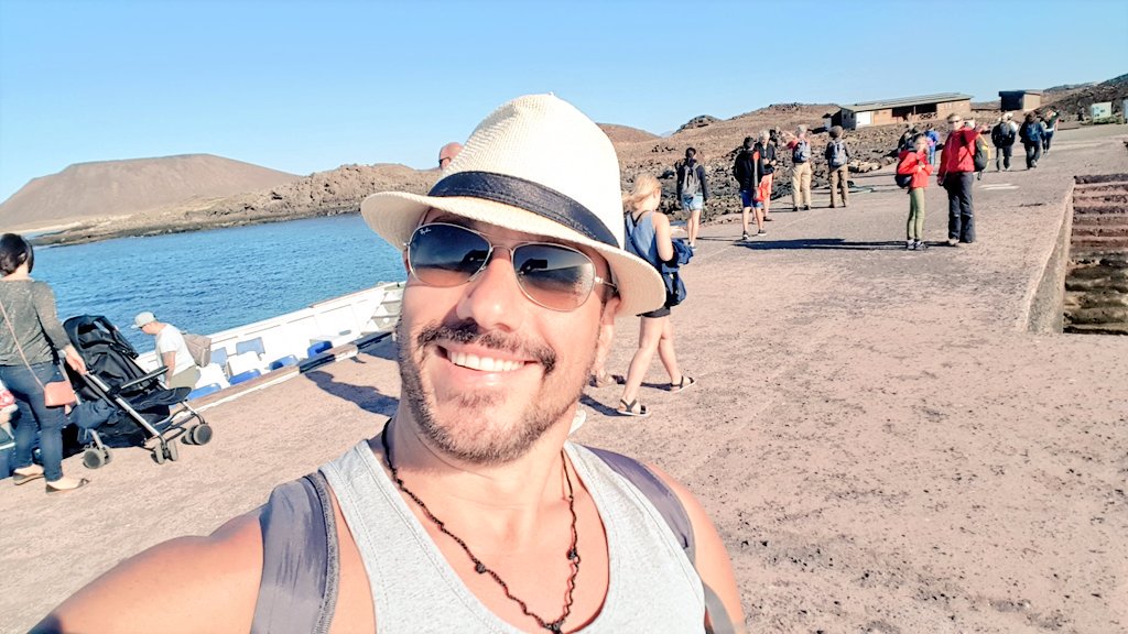 JoelSepelJOELSE's tweet photo. #IslaDeLobos🇮🇨 #sullisoladellobos #JoelSepel #JoeleSepel #JOELSE #CrumbleNot #Traveller #littleisland #powersinger #supercantante #talentuous #talentoso #BESTPERFORMER♩ #StyleRayBan #piccolacanaria #CantadorMusico #TheBestVoice #islandintheatlanticocean
https://t.co/1hR8GTs2Xp https://t.co/AXdYCQ94Nk