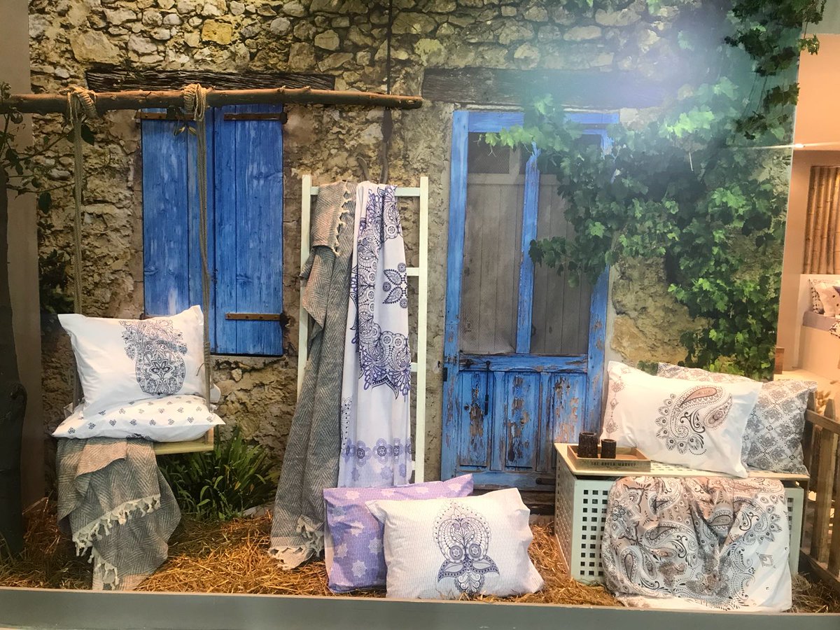 Bu yıl, tazelik, yenilik, uyanış ve buluşma temaları ile konseptlendirilen ve baharın her dokunuşunun hissedileceği EVTEKS için biletinizi  goo.gl/1naEM9 buradan alabilirsiniz.