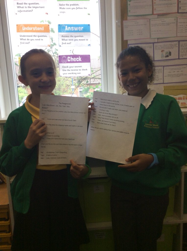 Achieve_Class5's tweet photo. We’re finding the features of a play script! https://t.co/XJAihv0mQr