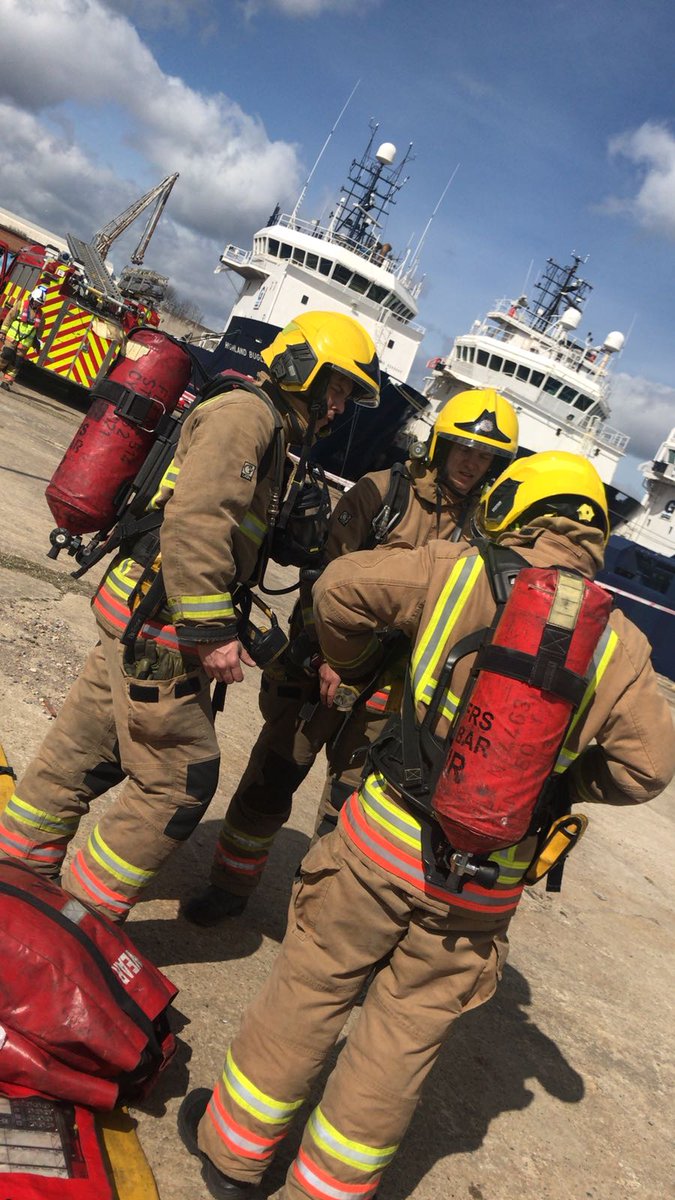 Tyne_Wear_FRS's tweet photo. Training session at Sunderland Docks this morning, involving crews from Farringdon, Sunderland Central & Marley Park firestations. Testing our Breathing Apparatus crews and marine rescue techniques. #PrepareforEverything https://t.co/EWYHL2byFV